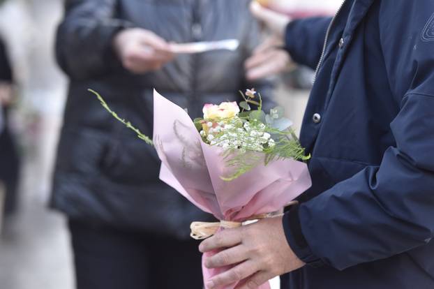 Šibenik: Kupovina cvijeća povodom Međunarodnog dana Žena