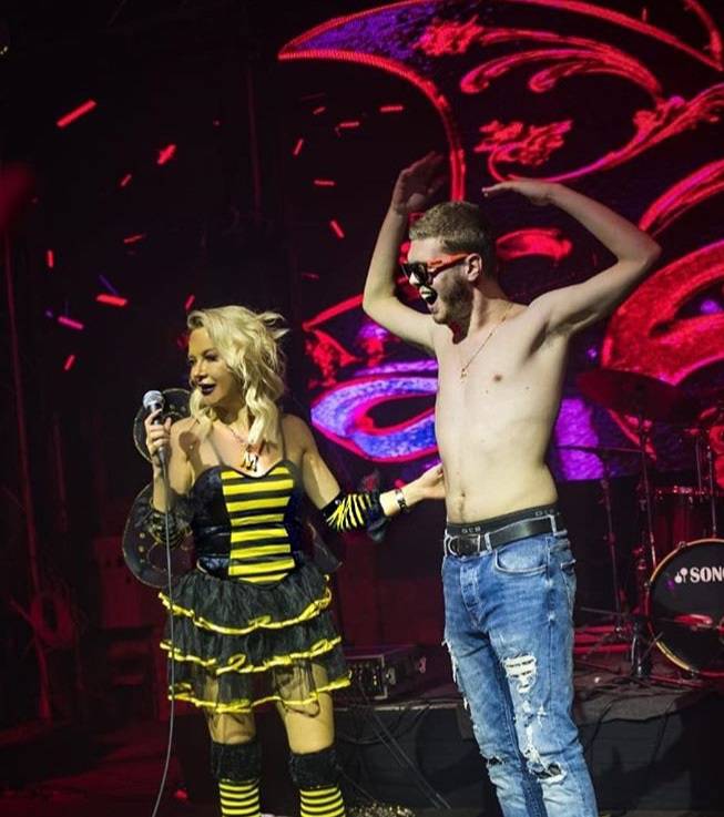 Maja skinula fana na koncertu: 'Ne brinite, on je punoljetan...'