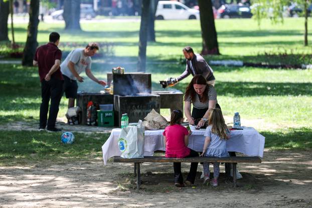 Zagreb: Sunčan dan na jezeru Bundek