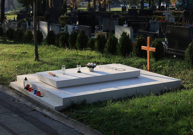 Zagreb: Na grob Miroslava Ćire Blaževića postavljen kamen s porukom "Sine, budi spreman"