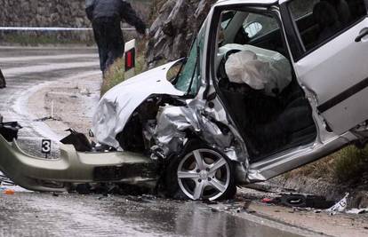 U frontalnom sudaru u  Istri poginuli vozači iz oba auta
