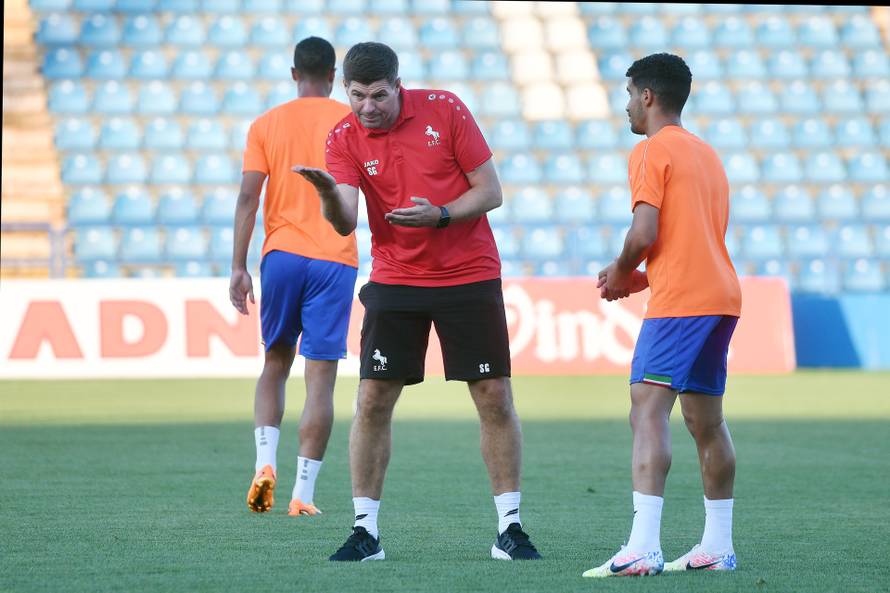Stevan Gerrard trener Al Ettifaqa na zagrijavanju uoči prijateljske utakmice sa NK Varaždin 