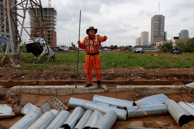 Mexico's "Topos Azteca" rescue team search for missing people after Valencia floods