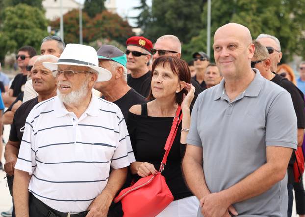 Šibenik:Odrzan je 'Prosvjedni skup protiv financiranja FALIŠ-a i svih ostalih protuhrvatskih dogaðanja'