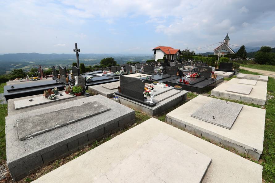 Obitelji Koradeovih žrtava: Ubojici spomenik, a nama bol