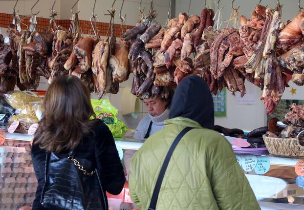 Šibenik: Ponuda suhomesnatih proizvoda