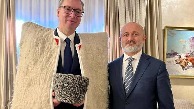 Vučić u ovčjoj koži! Savjetnik Putinovog psa rata donio mu je darove: 'Kadirov se zahvaljuje'