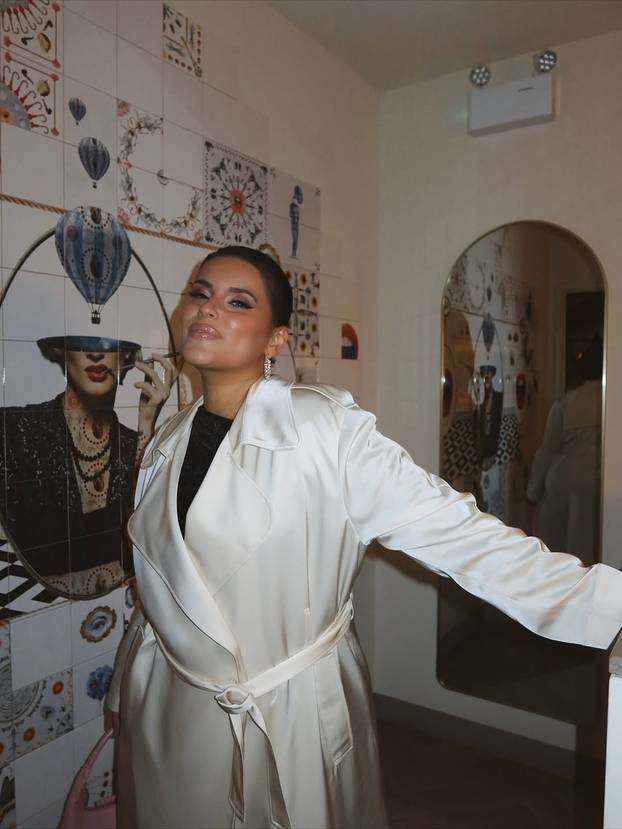 FOTO Bujnim oblinama prošle godine iznenadila obožavatelje, svi ju pamte kao vitku slatkicu