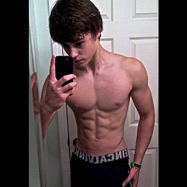 Od mršavog klinca do fitness modela i pozicije  kreativnog direktora Gymsharka