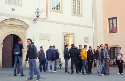 Opsovao na hodniku fakulteta pa su mu zabranili predavanja