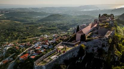 FOTO Ovakvu ju sigurno još niste vidjeli: Pogledajte kako tvrđava Klis izgleda iz zraka