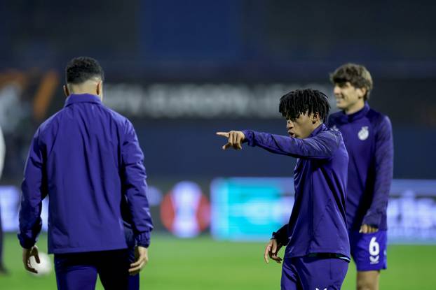 Zagreb: Zagrijavanje igrača uoči početka utakmice GNK Dinamo - Celta Vigo