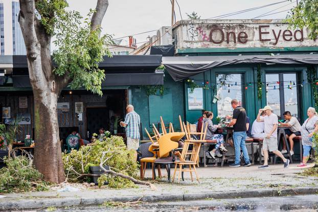 Nevrijeme poharalo Split, vatrogasci imaju pune ruke posla