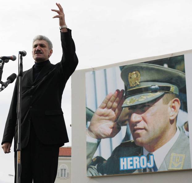 ARHIVA - Prepuna splitska riva tijekom skupa podrške uhićenom generalu  