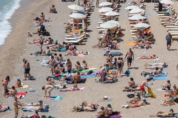 Pravo ljeto na plaži Banje u Dubrovniku