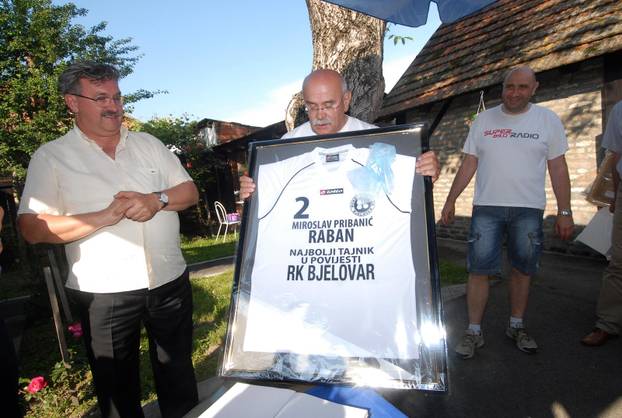 Bjelovar: Rukometa&scaron; Miroslav Pribani? Raban proslavio odlazak u mirovinu