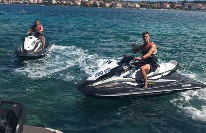 Ne očajava za Wimbledonom: Borna Ćorić jurca na jet-skiju