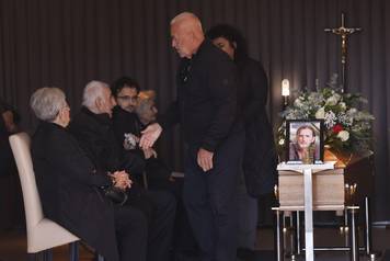 Posljednji ispra&cacute;aj Gorana Bareta na Gradskom groblju u Vinkovcima