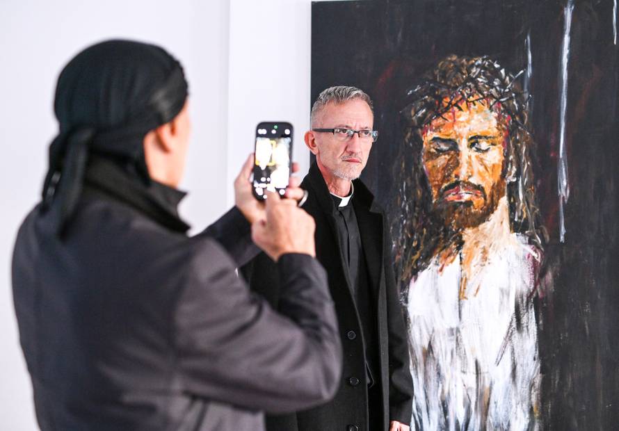 Zagreb: Župnik Željko Lovrić i Stephan Lupino koji izlaže u pastoralnom centru