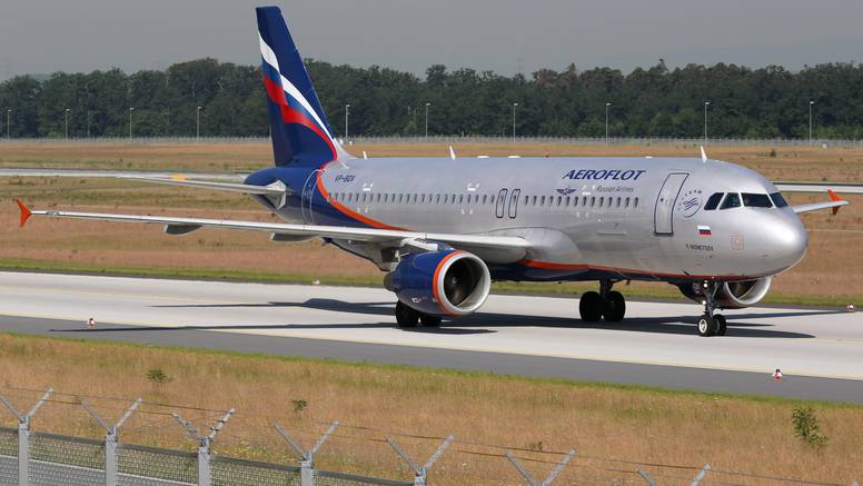 Ruske aviokompanije prevezle gotovo upola manje putnika