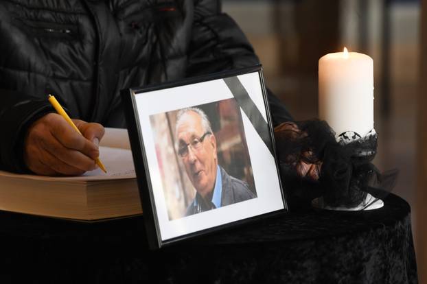 Sibenik: U HNK Šibenik otvorena knjiga žalosti za preminuloga glumca Špiru Guberinu