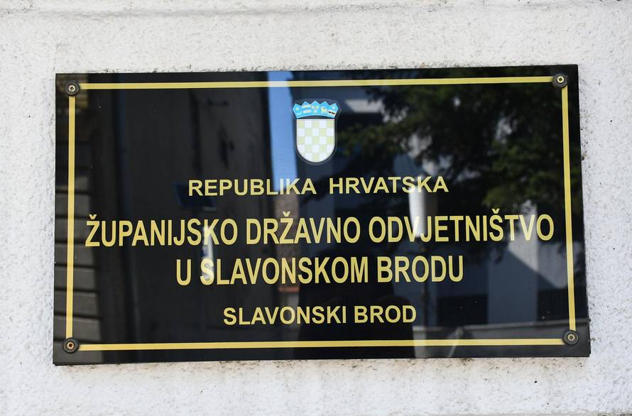 Slavonski Brod: U Županijsko državno odvjetništvo  privedena žena (37) osumnjičena za ubojstvo muškarca F.V. (71)
