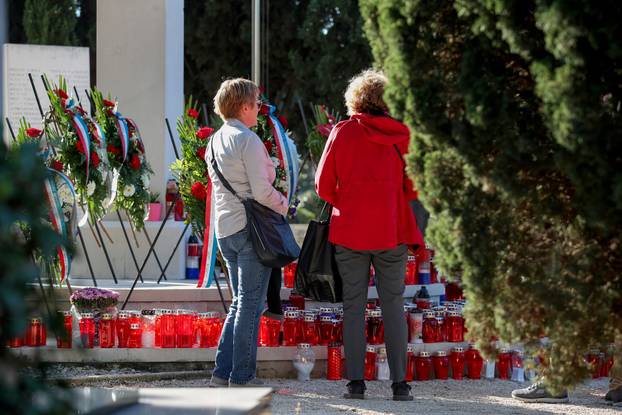 Zadar: Blagdan Svih svetih na Gradskom groblju
