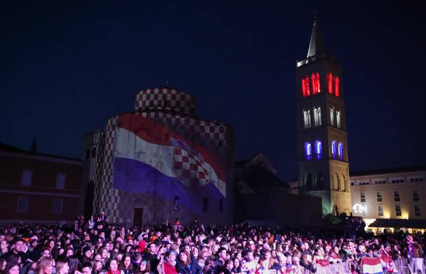 Zadar: Zvonik katedrale sv. Stošije u bojama za doček Vatrenih