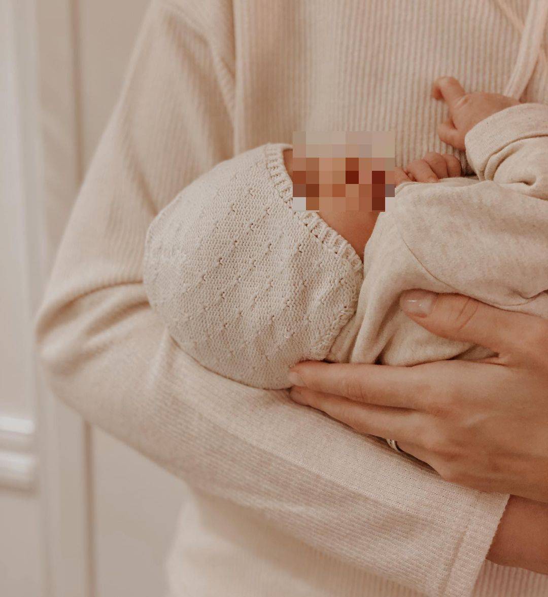 Antonija Mišura je raznježila pratitelje fotkom novorođenog sinčića Noela: 'Čista ljubav!'