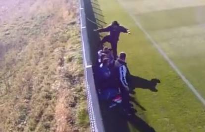 Šokantan VIDEO: Trener tukao dječaka (16) nogom u glavu!