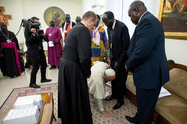 Pope Francis kneels to kiss feet of the President of South Sudan Salva Kiir at the end of a two day Spiritual retreat with South Sudan leaders at the Vatican
