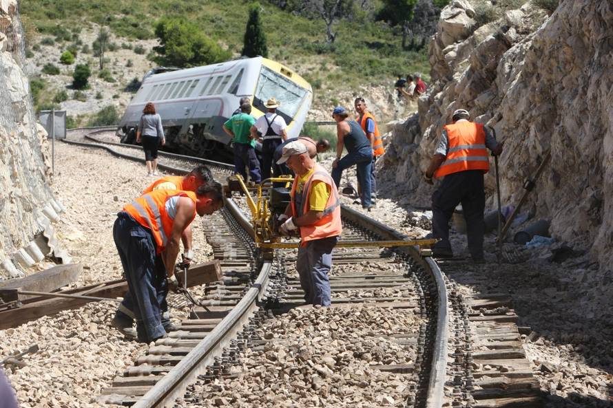nesreca vlak Kastela