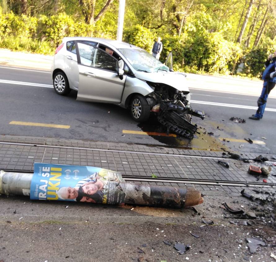 Koliko je brzo vozio?! Srušio je rasvjetni stup na Maksimirskoj
