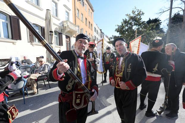 Pula: Mimohod Bokeljske mornarice u Puli