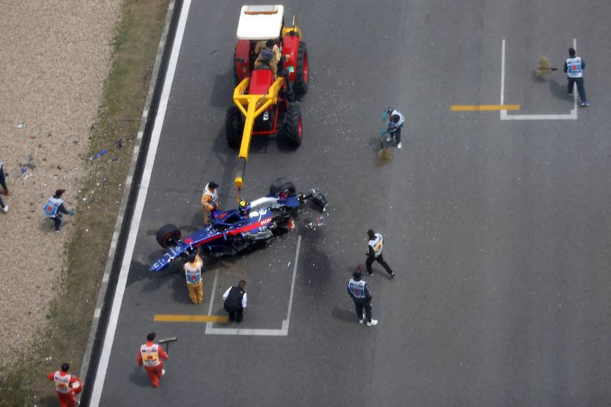 Malo lakiranja i bit će k'o nov! Zabio se u ogradu s 200 km/h