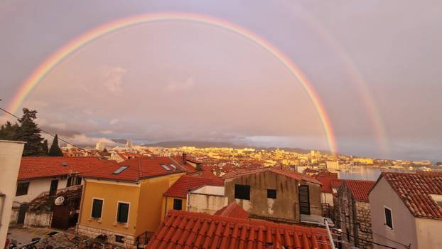 FOTO Duga razveselila Splićane: 'Nikad ljepšu nisam vidio!'
