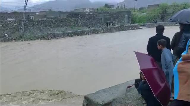 Heavy rain causes flooding, kills dozens in parts of Pakistan