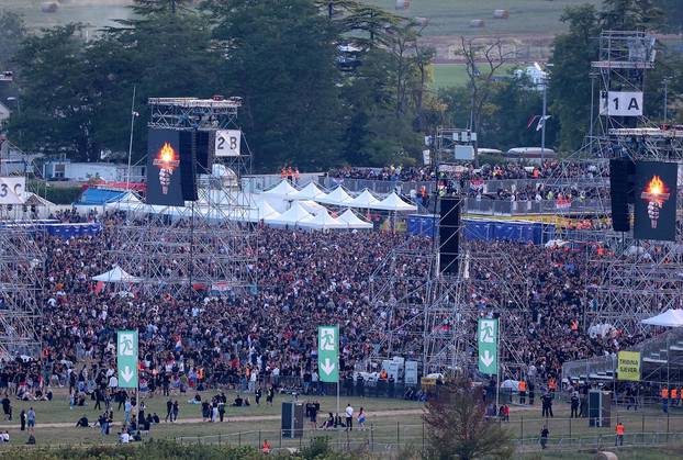 Sinj: Pogled na Hipodrom uoči početka Thompsonovog koncerta