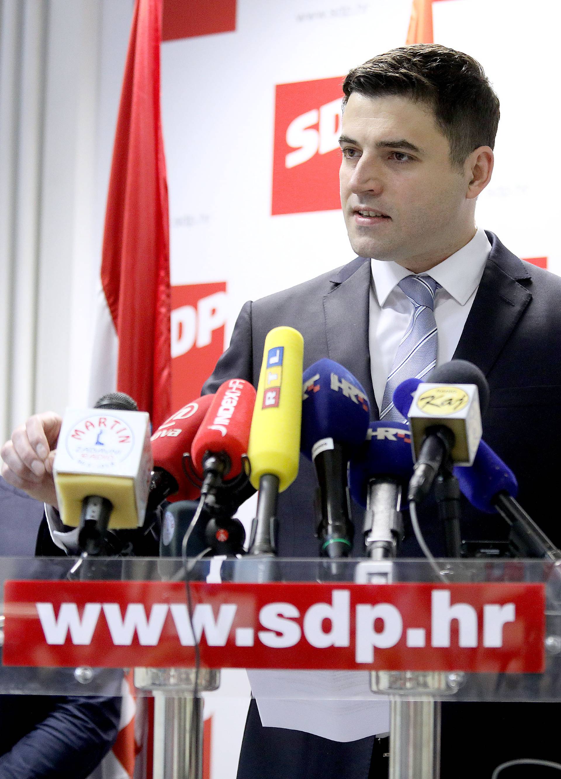 Bernardić: "SDP ima tri mjere za dostojan život za mlade"