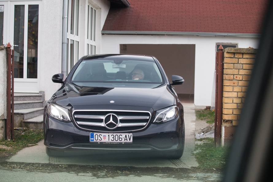 'Može i skromnije, ali ako imam zašto ne bih vozio Mercedes?!'