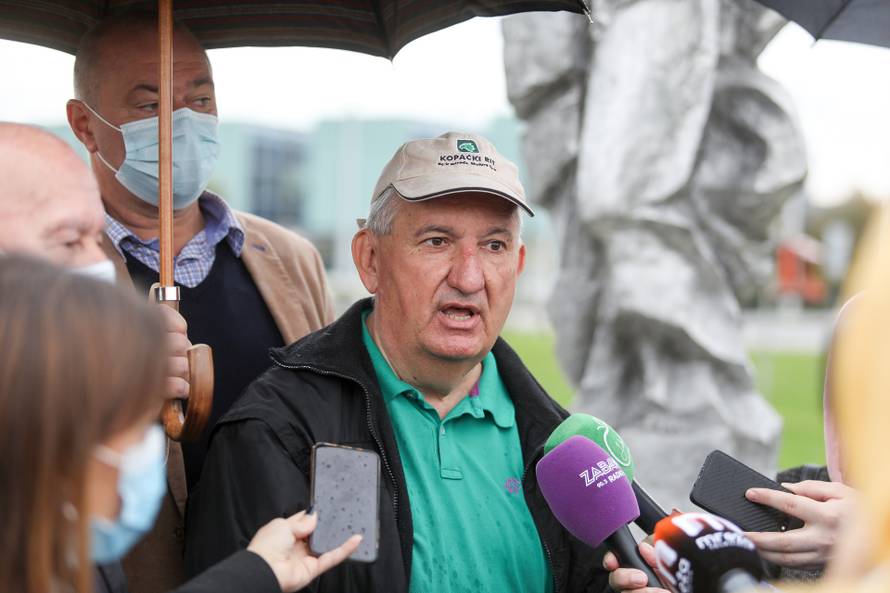 Zagreb: Oko crkve BDM Anđeoske u Dubravi zasađeno je 250 mladih stabala