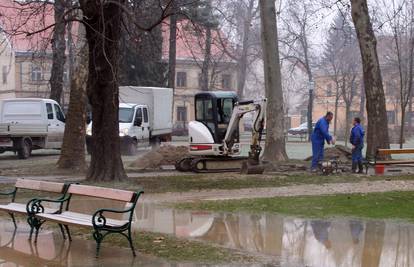 Središte Bjelovara zatvorili zbog puknuća cijevi vodovoda