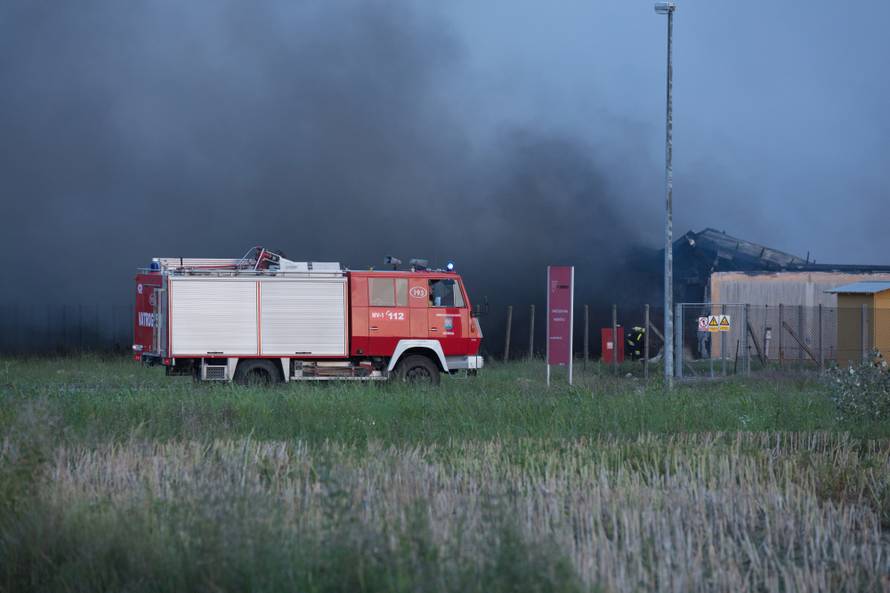 AndrijaÅ¡evci: Izgorjela Pikova farma svinja, stradalo 1000 svinja?