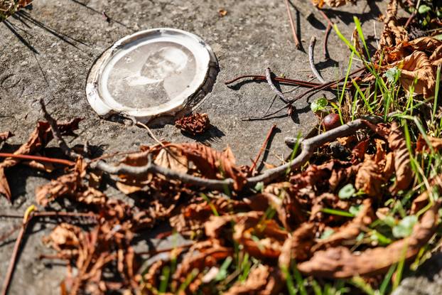 Zagreb: Psihijatrijsko groblje Vrapče ima upaljenu tek pokoju svijeću na blagdan Svih svetih