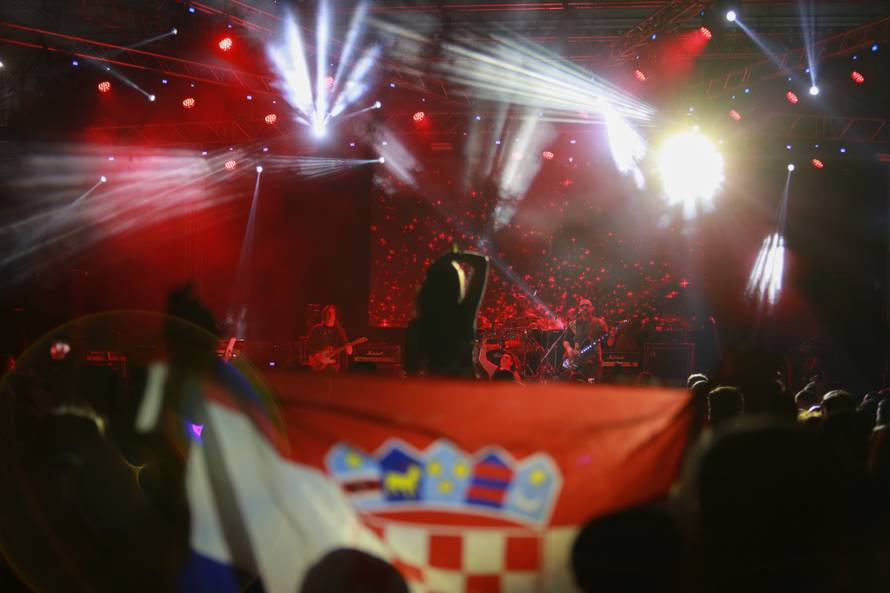 Frankfurt: Grupa Crvena jabuka nastupila na Hrvatskoj noÄi u Franfurtu