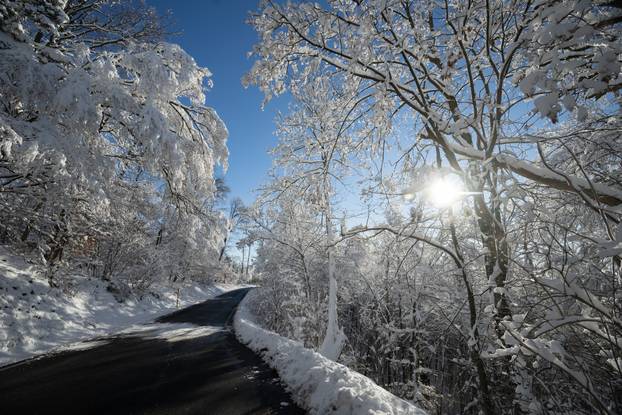 Zagreb: Dok je grad obavijen maglom, Sljeme je okupano suncem 