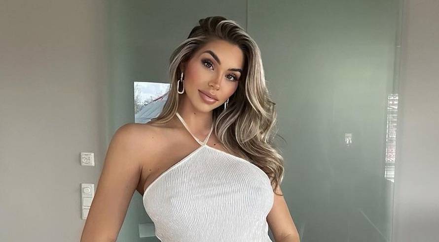 Cura Leona Dajakua pohvalila se linijom samo tjedan dana nakon poroda:  'Ne vjerujem...'