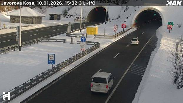 FOTO Pogledajte situaciju na autocestama: Snijeg još pada, stvara se poledica, ima i magle