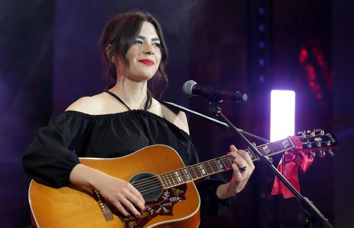Mia Dimšić: 'Prvu pjesmu sam napisala s 11 godina, ali nisam očekivala već sad imati i knjigu'