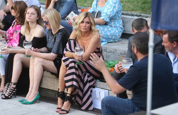 Zagreb: Na Marulićevom trgu održana modna revija brenda Duchess